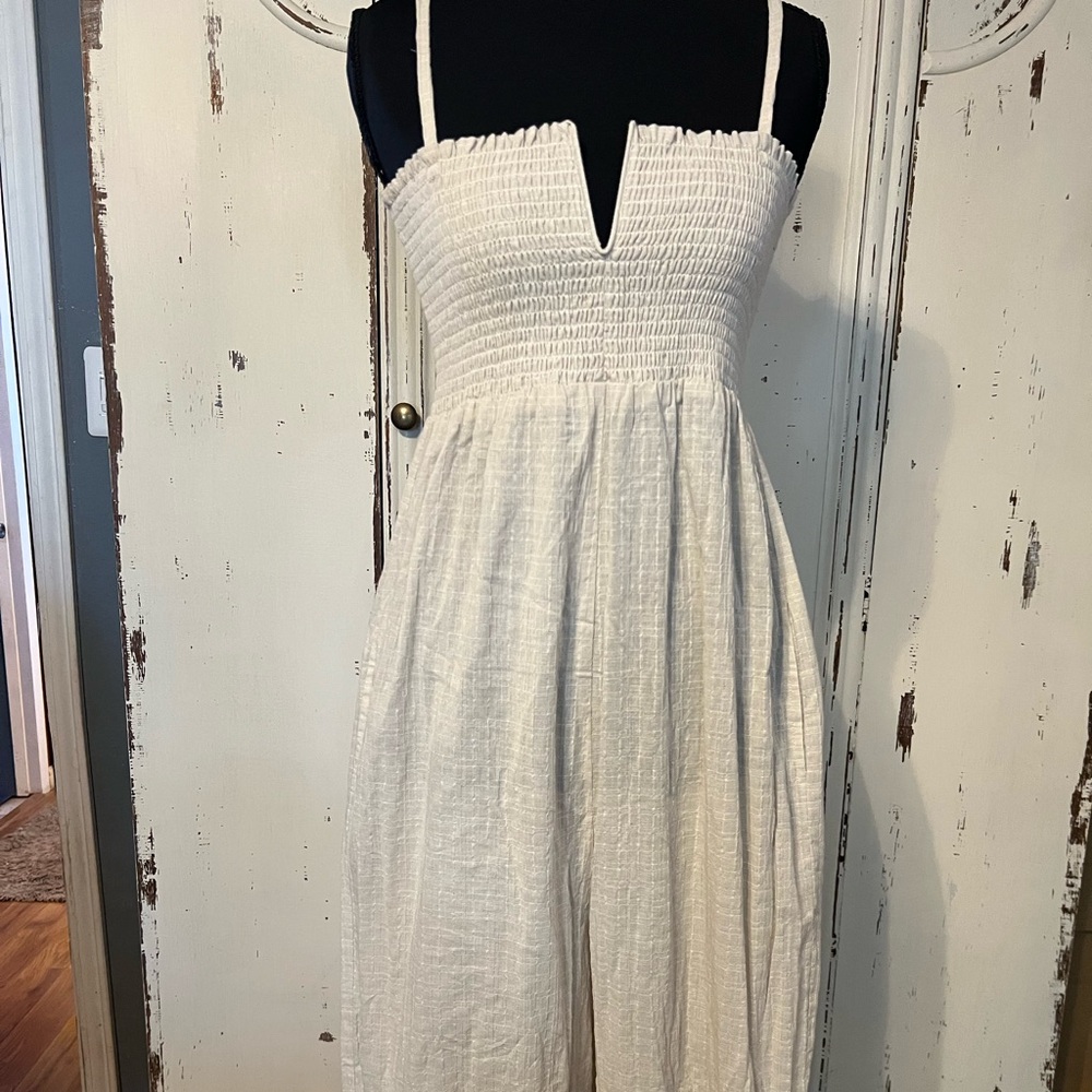 Knot Sisters linen Jumpsuit - Picture 3 of 17